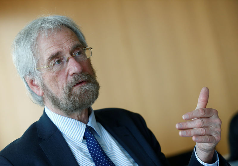 © Reuters. European Central Bank (ECB) executive board member Praet speaks during an interview with Reuters in Frankfurt