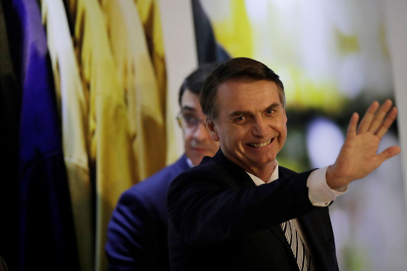 © Reuters. O presidente brasileiro Jair Bolsonaro chega a evento em Brasília