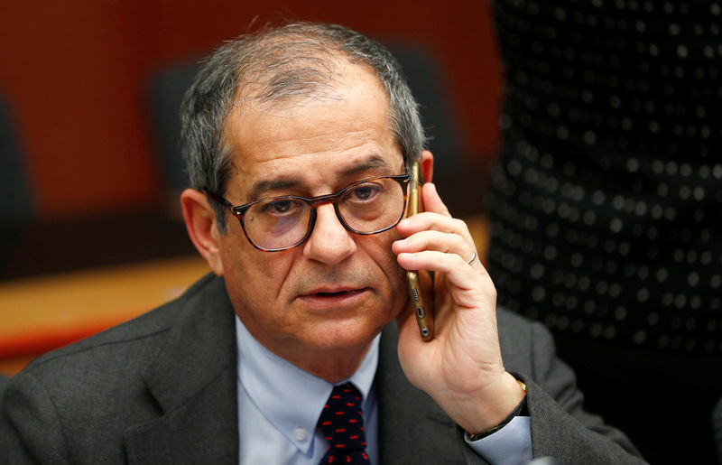 © Reuters. Italian Economy Minister Tria attends a eurozone finance ministers meeting in Brussels