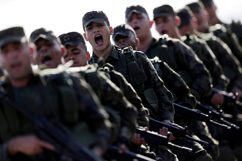 © Reuters. Homens do Exército brasileiro no Rio de Janeiro, Brasil