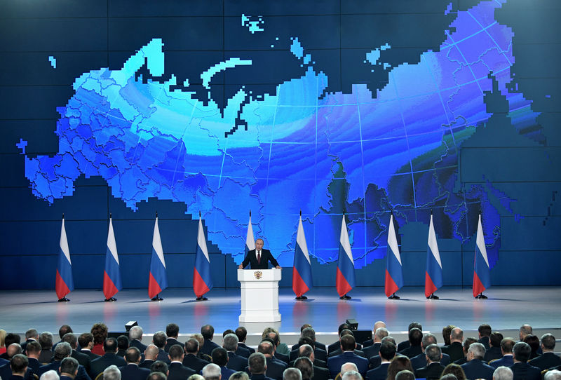 © Reuters. Russian President Vladimir Putin addresses the Federal Assembly in Moscow