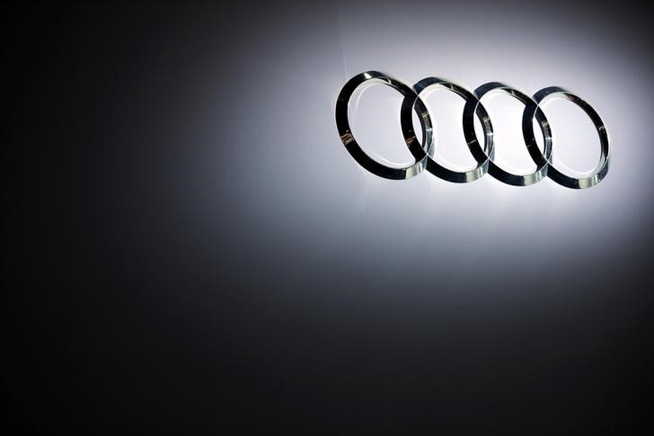 © Reuters. FILE PHOTO: The Audi booth displays the company logo at the North American International Auto Show in Detroit