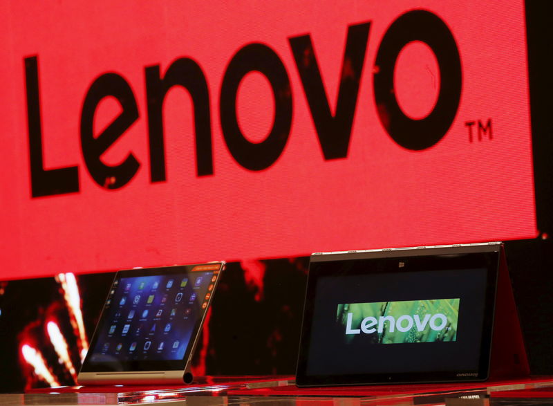 © Reuters. FILE PHOTO: A Lenovo ultrabook and a tablet are displayed during a news conference in Hong Kong