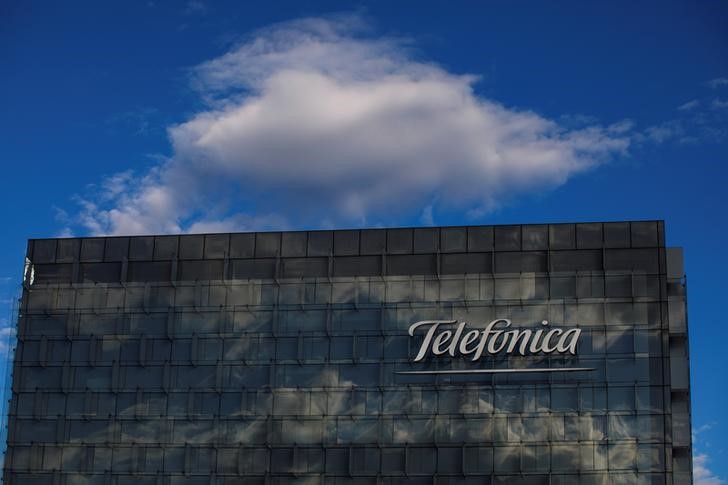 © Reuters. En la imagen de archivo la sede de Telefónica en Madrid, España