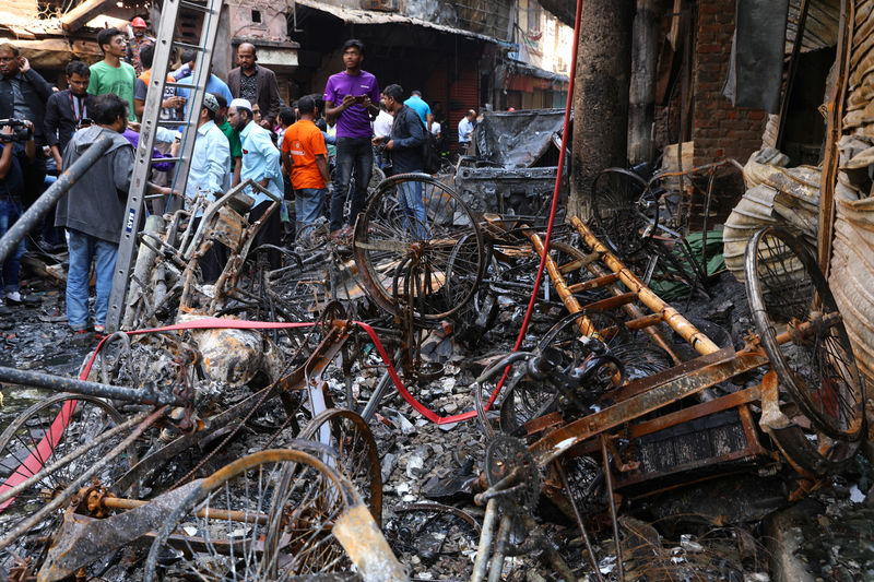 © Reuters. Al menos 70 muertos en un incendio en Bangladés