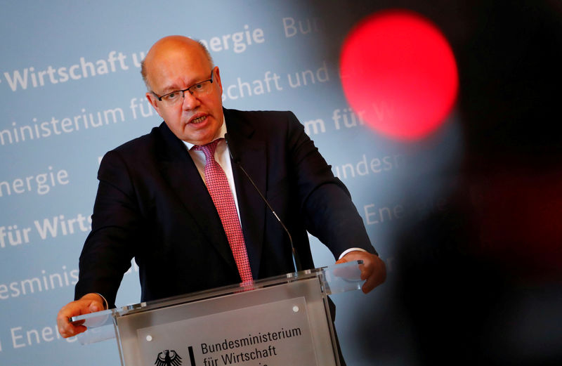 © Reuters. FILE PHOTO: German Economic Affairs and Energy Federal Minister Peter Altmaier addresses the media in Berlin