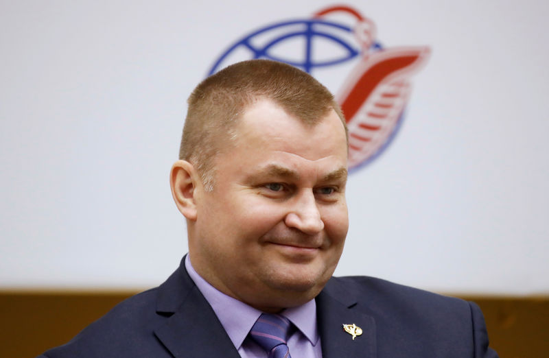 © Reuters. ISS crew member Aleksey Ovchinin attends a news conference in the Star City near Moscow