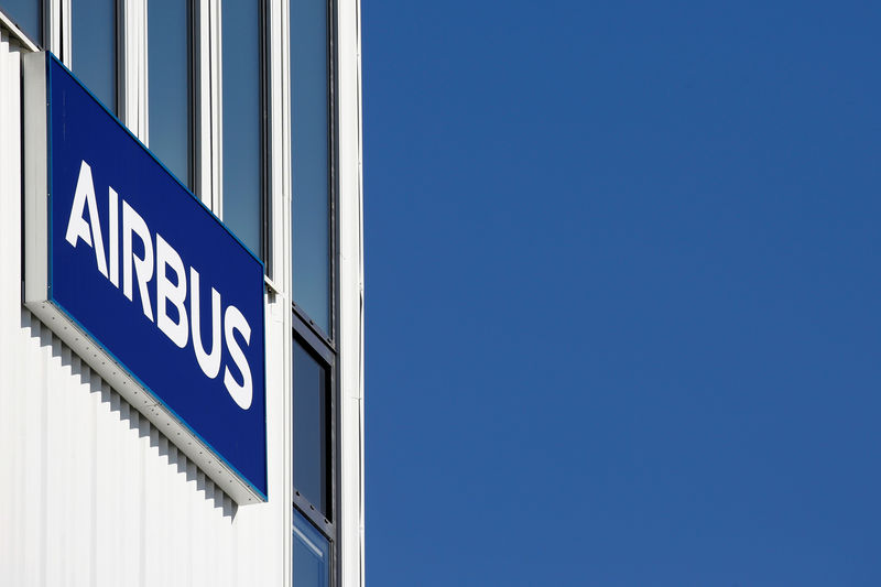 © Reuters. A logo of Airbus is seen on a wall at Airbus headquarters in Blagnac