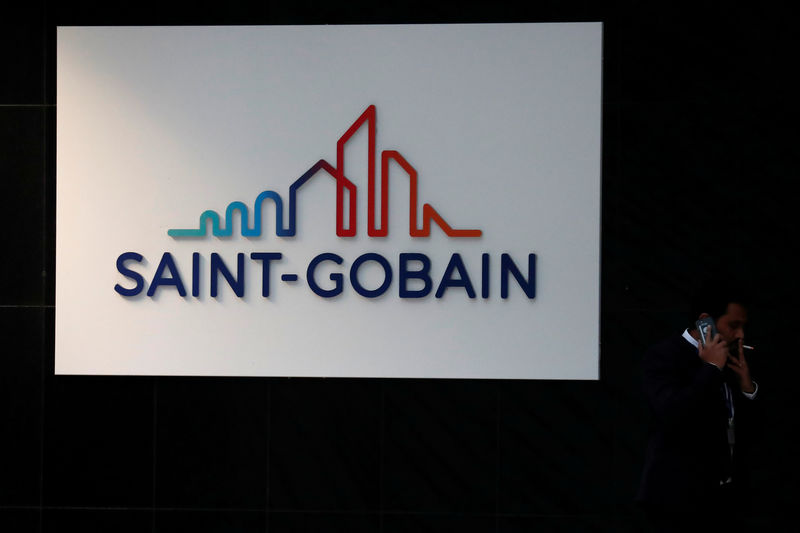 © Reuters. The Saint-Gobain logo is seen on the company headquarters building at the La Defense business district in Courbevoie