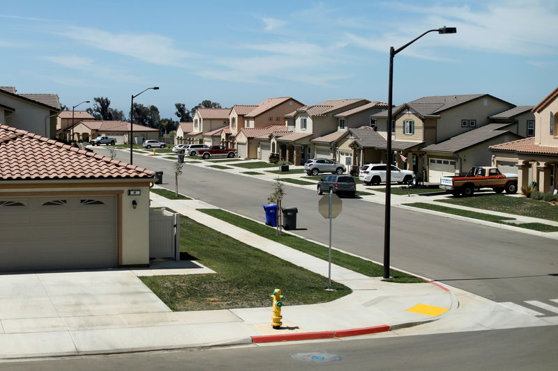 © Reuters. FILE PHOTO: Recently constructed military housing is shown on base at Camp Pendleton