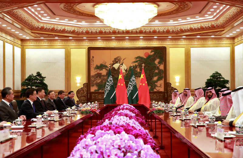 © Reuters. ولي العهد السعودي يلتقي رئيس الصين ضمن جولة آسيوية