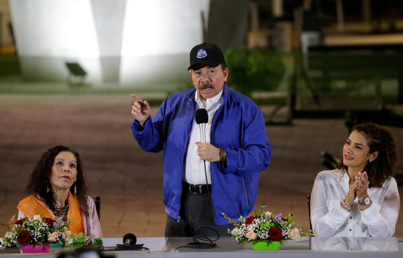 © Reuters. Daniel Ortega discursa durante cerimônia em Manágua