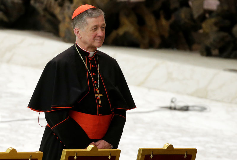 © Reuters. Cardeal Blase Joseph Cupich aguarda papa para audiência no Vaticano