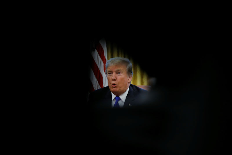 © Reuters. ترامب يقول إنه سيبقي على عدد محدود من القوات الأمريكية في سوريا