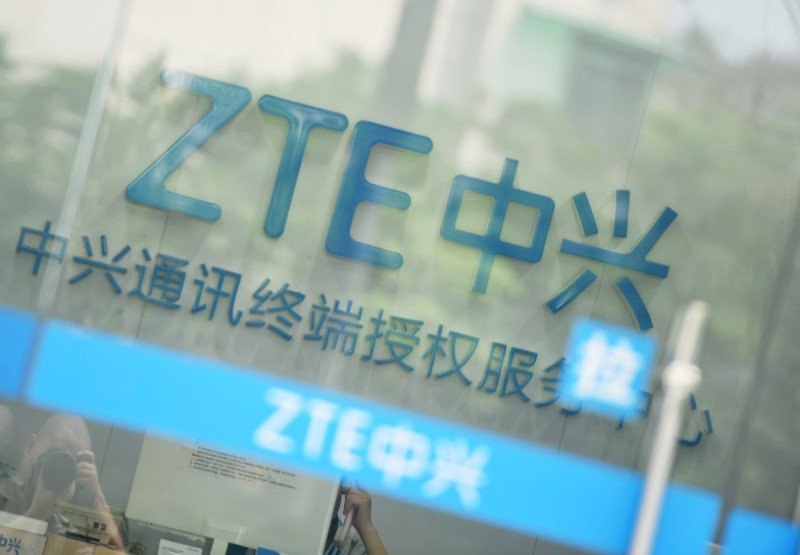 © Reuters. Sign of ZTE Corp is pictured at its service centre in Hangzhou