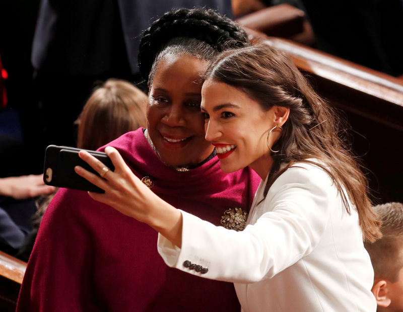 © Reuters. FILE PHOTO: Representative-elect Alexandria Ocasio-Cortez (D-NY) takes selfie with Jackson Lee  as the U.S. House of Representatives meets for the start of the 116th Congressin Washington