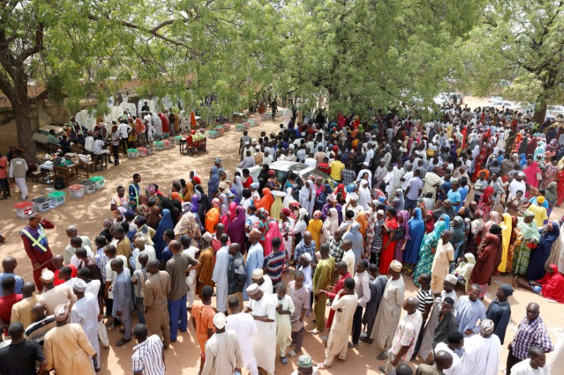 © Reuters. People gather to vote during Nigeria's presidential election at a polling station in Yola