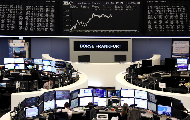 © Reuters. FILE PHOTO:  The German share price index DAX graph at the stock exchange in Frankfurt