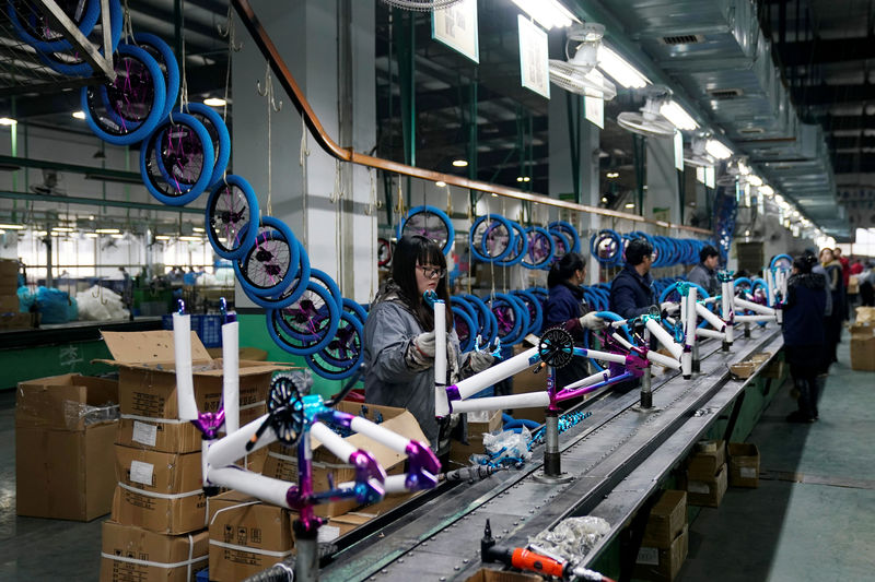 © Reuters. Employees work on the production line of Kent bicycles at Shanghai General Sports Co., Ltd, in Kunshan