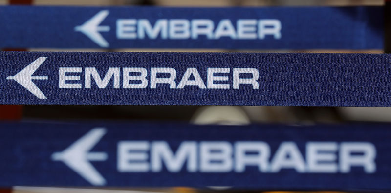 © Reuters. FILE PHOTO: Embraer logo at LABACE in Sao Paulo