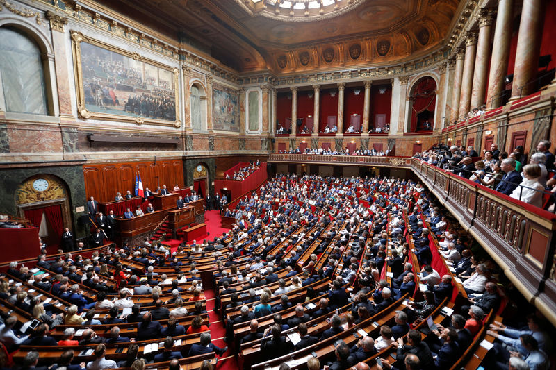 © Reuters. LE SÉNAT ENVISAGE UN VOTE CONFORME DE LA "LOI ANTI-CASSEURS"