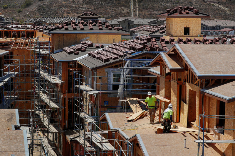 © Reuters. FILE PHOTO: Development and construction continues on a large scale housing project of over 600 homes in Oceanside, California