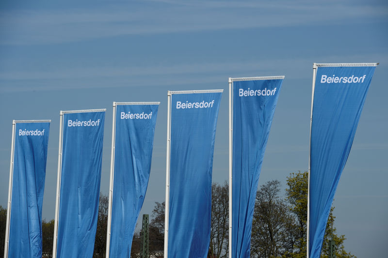 © Reuters. Flags of German personal-care company Beiersdorf are pictured at the annual shareholders meeting in Hamburg