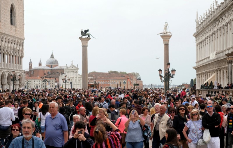 © Reuters. Venecia cobrará una tasa de admisión a los turistas que visiten la ciudad