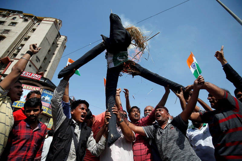 © Reuters. مسؤول أمريكي: خطر تحركات عسكرية أخرى من الهند وباكستان مرتفع بشكل غير مقبول