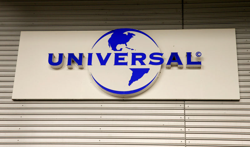 © Reuters. FILE PHOTO: Logo of Universal Music Group is seen at a building in Zurich
