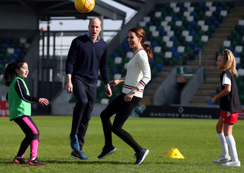 © Reuters. Britain's Prince William and Catherine, Duchess of Cambridge visit the National Stadium in Belfast