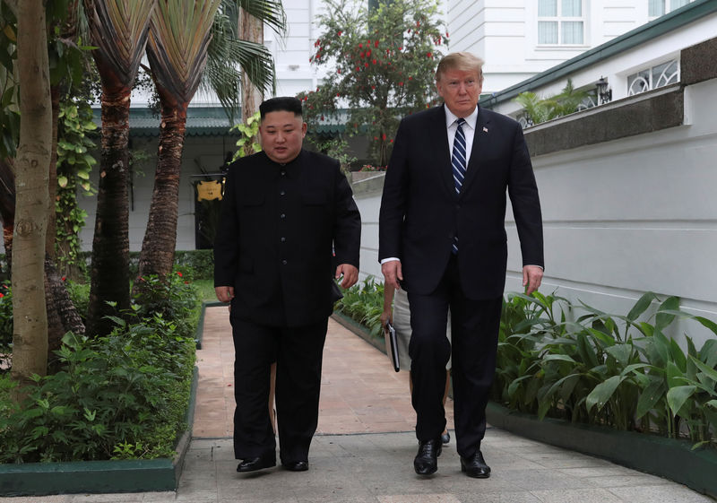 © Reuters. البيت الأبيض: ترامب وكيم لم يتوصلا لاتفاق في اجتماع فيتنام