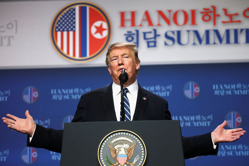 © Reuters. Il presidente degli Stati Uniti Donald Trump oggi ad Hanoi