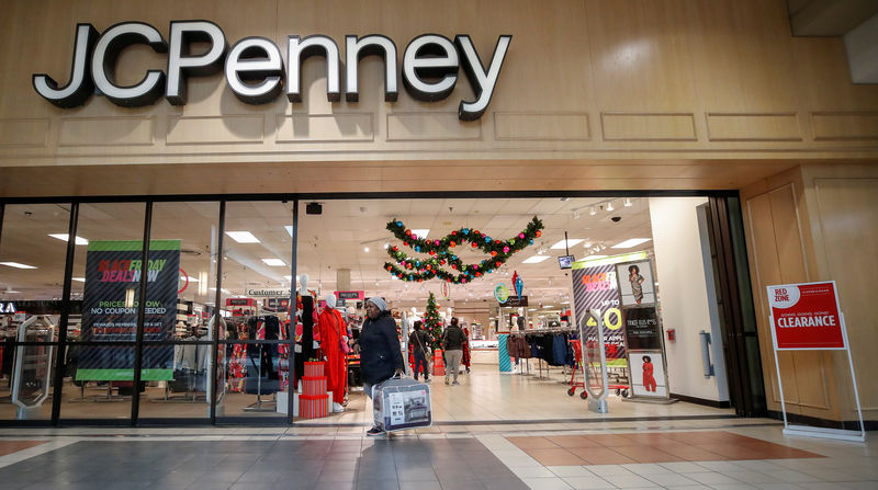 © Reuters. FILE PHOTO: A shopper leaves the J.C. Penney department store in North Riverside
