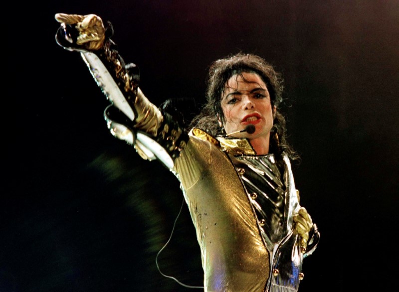 © Reuters. El legado de Michael Jackson, analizado con lupa en una nueva película sobre las acusaciones de abusos