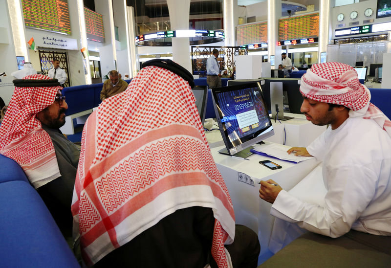 © Reuters. العقارات تضغط على بورصة دبي ومعظم أسواق الخليج تغلق منخفضة