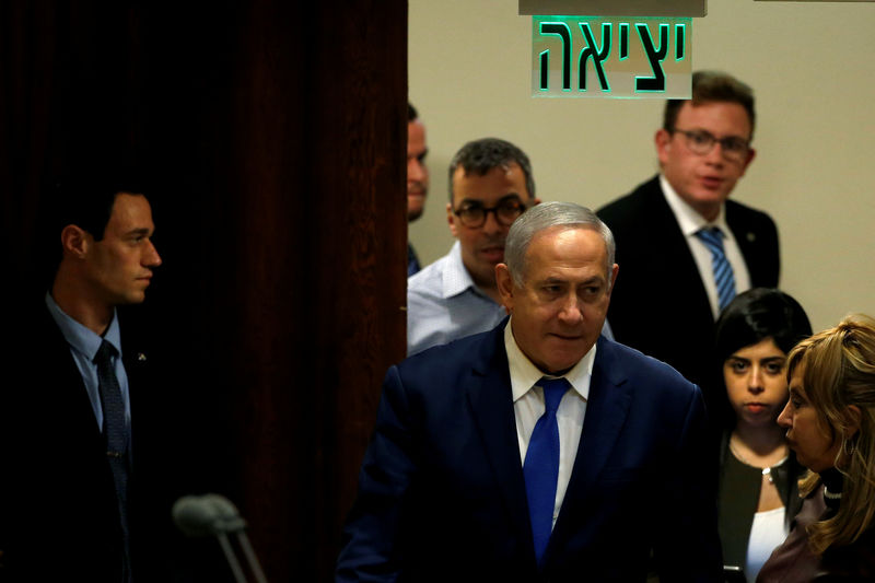 © Reuters. El primer ministro israelí Benjamin Netanyahu será acusado de corrupción
