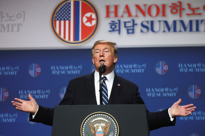 © Reuters. U.S. President Donald Trump holds a news conference after his summit with North Korean leader Kim Jong Un at the JW Marriott hotel in Hanoi, Vietnam