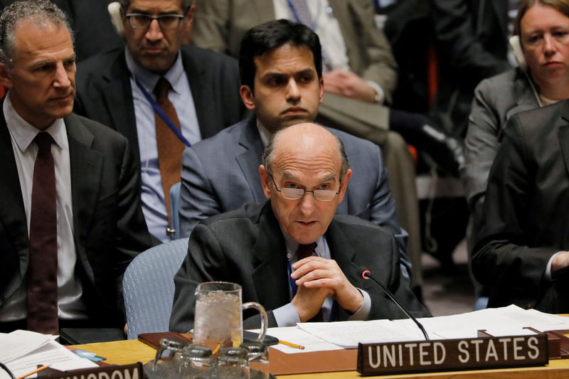 © Reuters. El diplomático estadounidense Elliott Abrams habla durante una sesión del Consejo de Seguridad de la ONU sobre Venezuela en la sede del organismo en Nueva York.