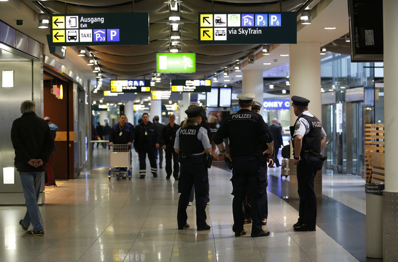 © Reuters. متحدثة: إعادة فتح مطار دوسلدورف بألمانيا بعد حادث أمني
