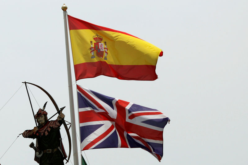 © Reuters. The Union Jack and the Spanish flag are seen flying outside a restaurant in Estepona