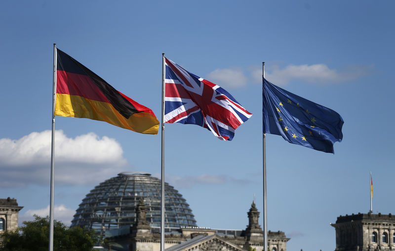 © Reuters. German British and European Union flags fly in front of the Reichstag building in Berlin