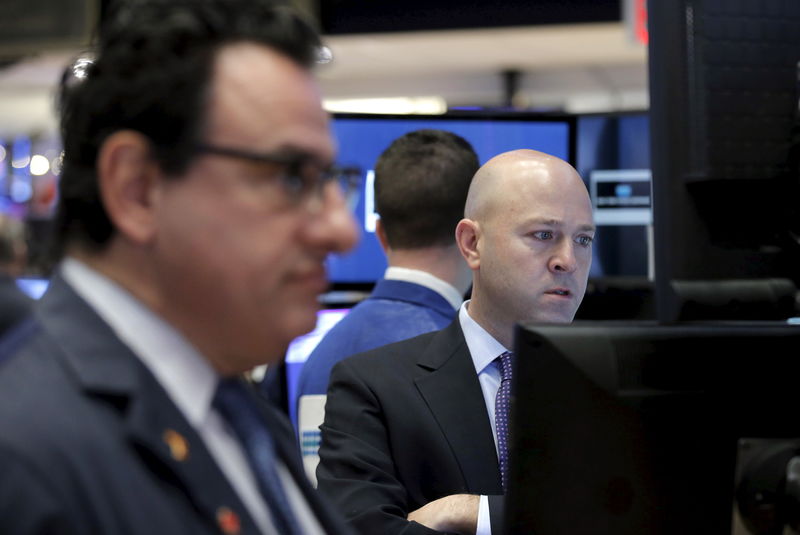 © Reuters. WALL STREET TERMINE EN HAUSSE