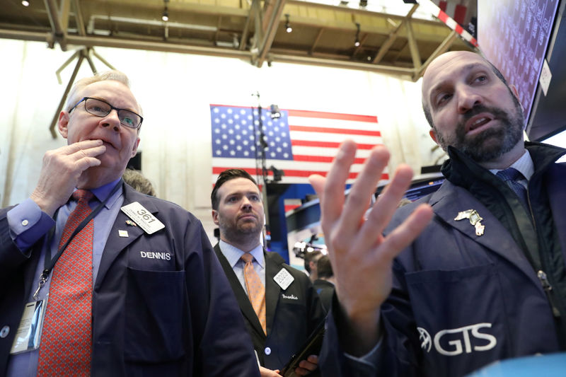 الأسهم الأمريكية تغلق مرتفعة والمؤشران داو جونز وإس آند بي500 يرتدان عن 3 جلسات متتالية من الخسائر img