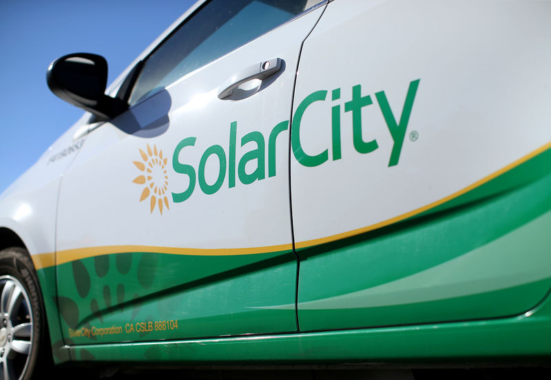 © Reuters. FILE PHOTO: A SolarCity vehicle is shown in San Diego, California