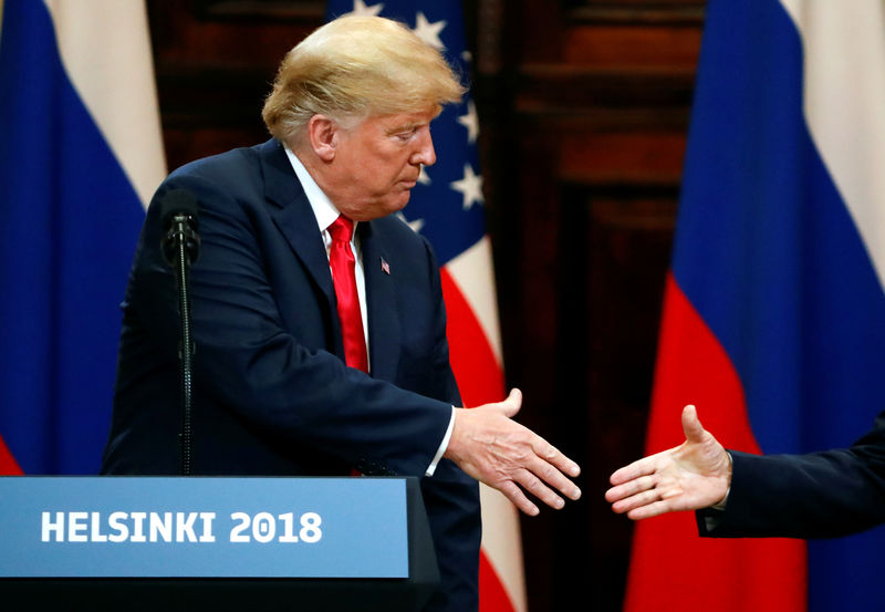 © Reuters. FILE PHOTO: Trump-Putin summit in Helsinki