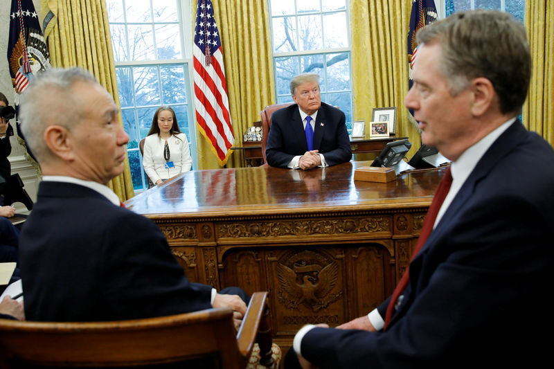 © Reuters. FILE PHOTO: U.S. President Trump meets with China's Vice Premier Liu He at the White House in Washington