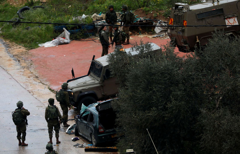 © Reuters. Tres palestinos atropellan a soldados israelíes en Cisjordania antes de ser abatidos