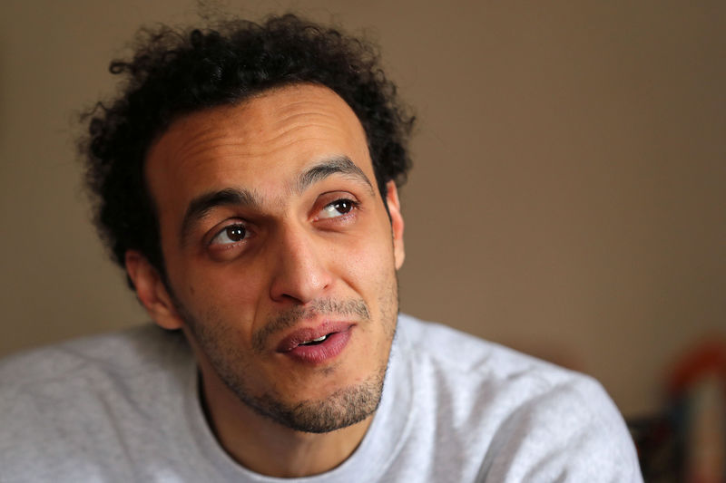 © Reuters. مصر تفرج عن المصور الصحفي شوكان بعد انتهاء عقوبة سجنه لخمس سنوات