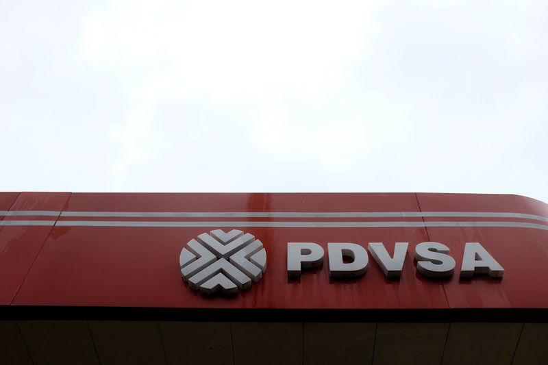 © Reuters. Corporate logo of the Venezuelan state-owned oil company PDVSA is seen at a gas station in Caracas